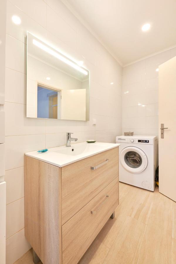Charming 3Br Apt W/ Patio, By Timecooler Lisbon Exterior photo
